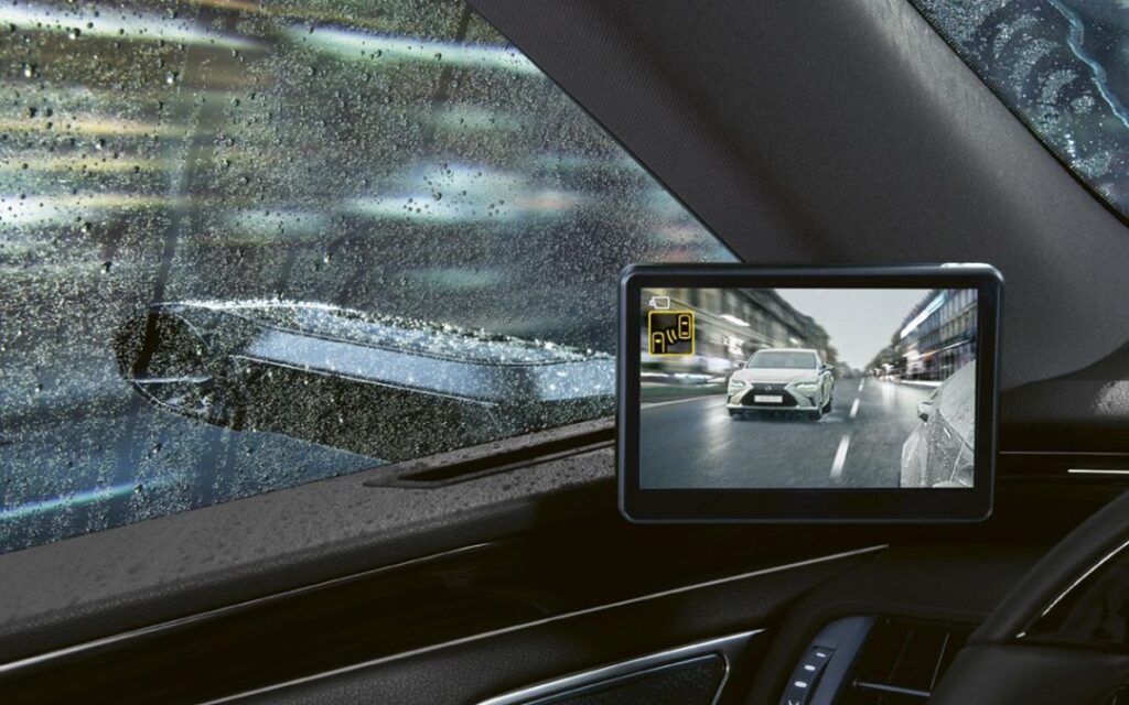 Lexus revolutionises rearview mirrors